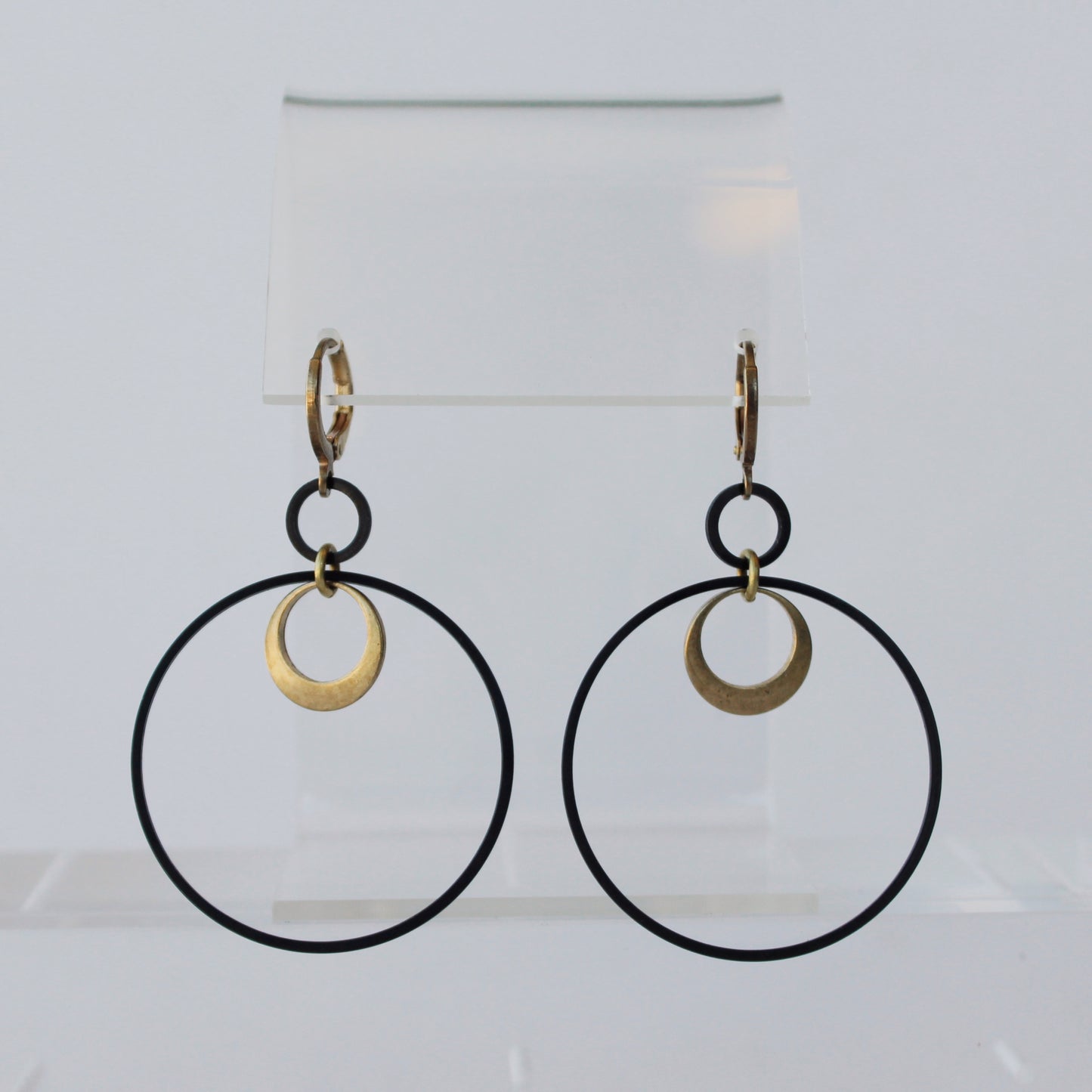 Boucles d'oreilles en laiton oxydé en forme de triangle