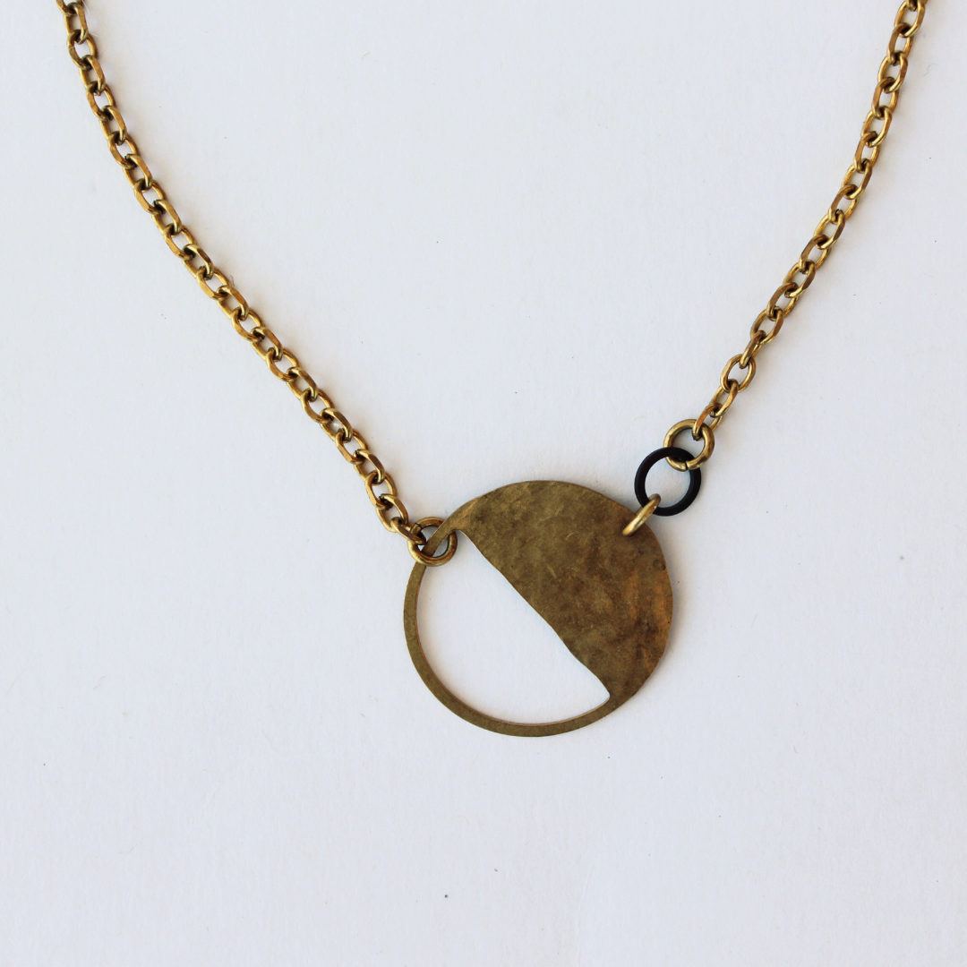 Collier Collier demi-cercle en laiton oxydédemi-cercle en laiton oxydé