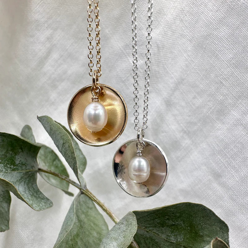 Glow, Pearl Necklace (collier avec perle)