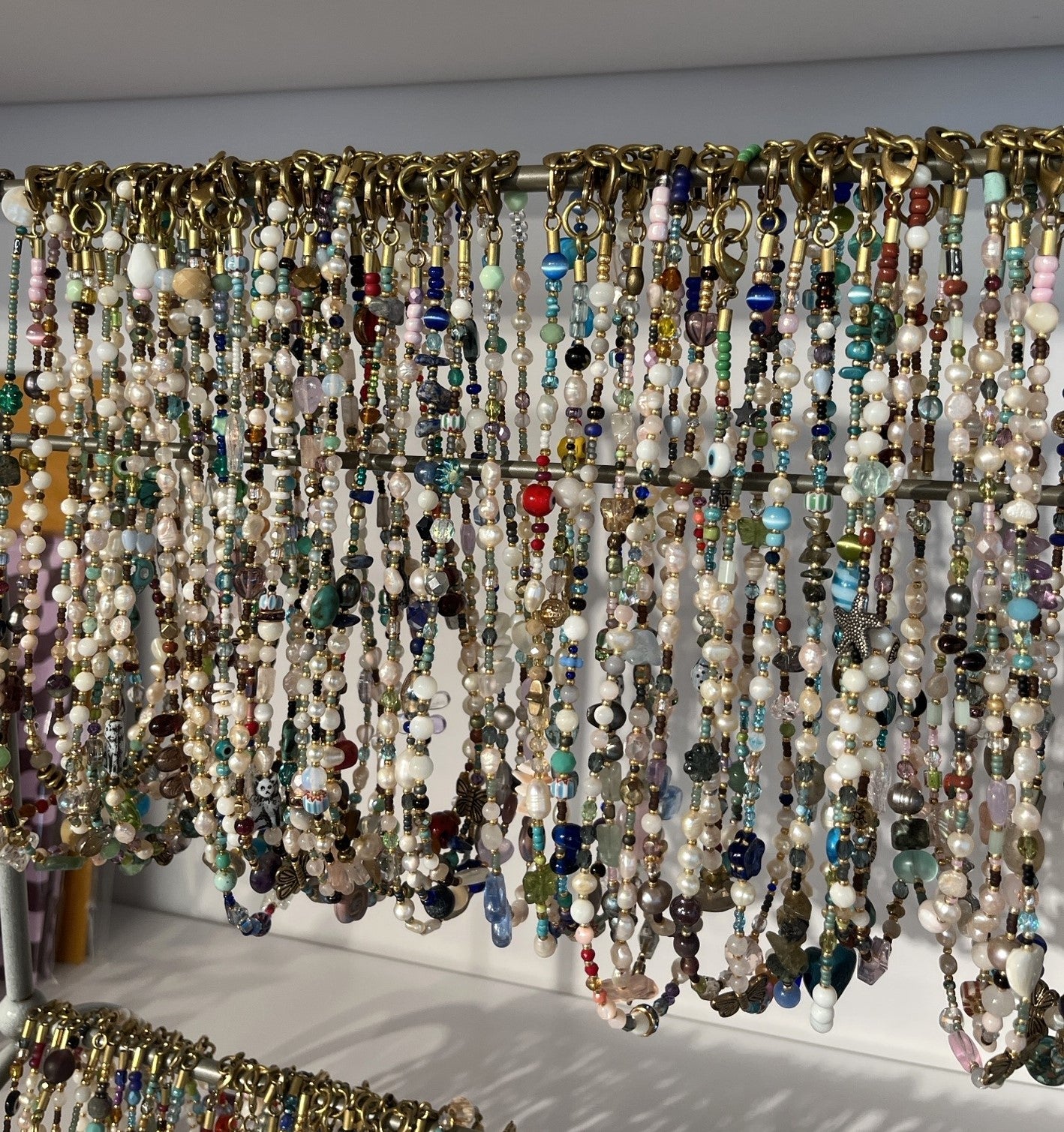 Colliers assortis avec perles et breloques