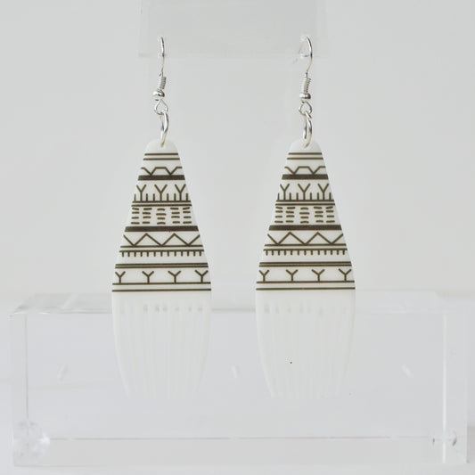 InukChic Illaiguti Kakiniliik Earrings - Ivory