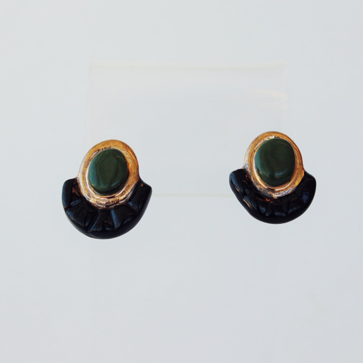 Petites boucles d'oreilles en porcelaine noire, vert et or