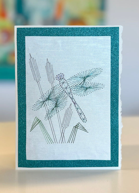 Carte de libellule en papier turquoise