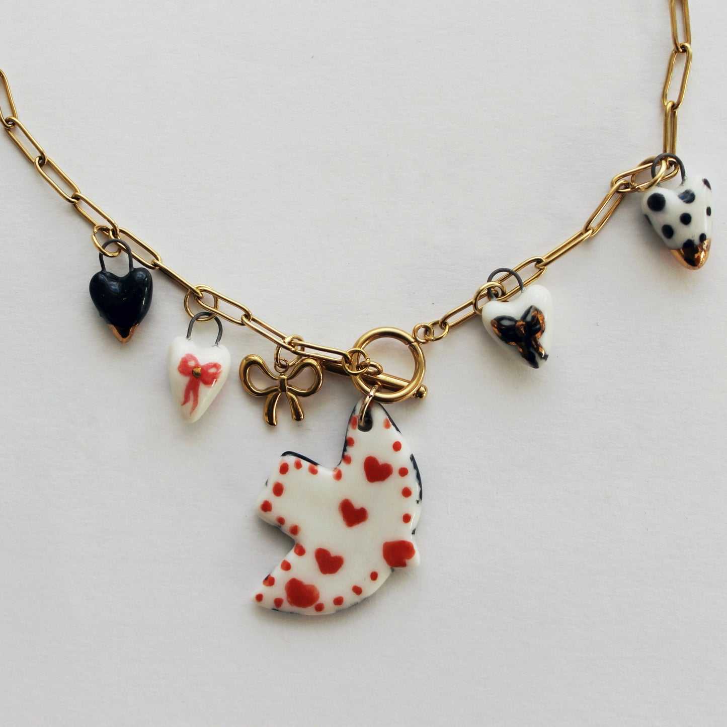 Collier réversible en porcelaine avec oiseaux et breloques en forme de coeur