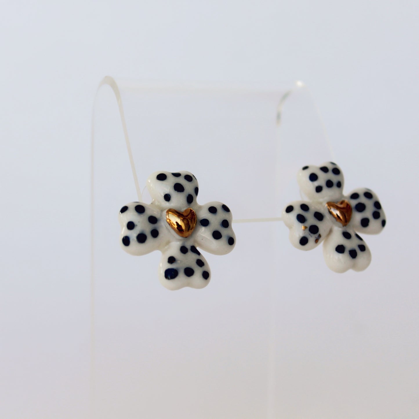 Boucles d'oreilles en porcelaine avec trèfle en forme de cœur